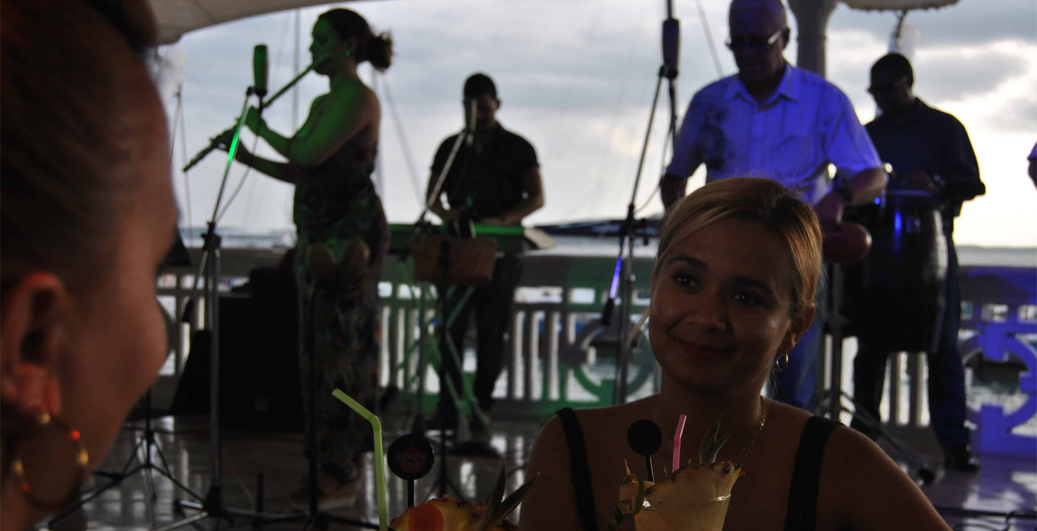 Imagen_Coucher de soleil sur la terrasse du Club Cienfuegos
